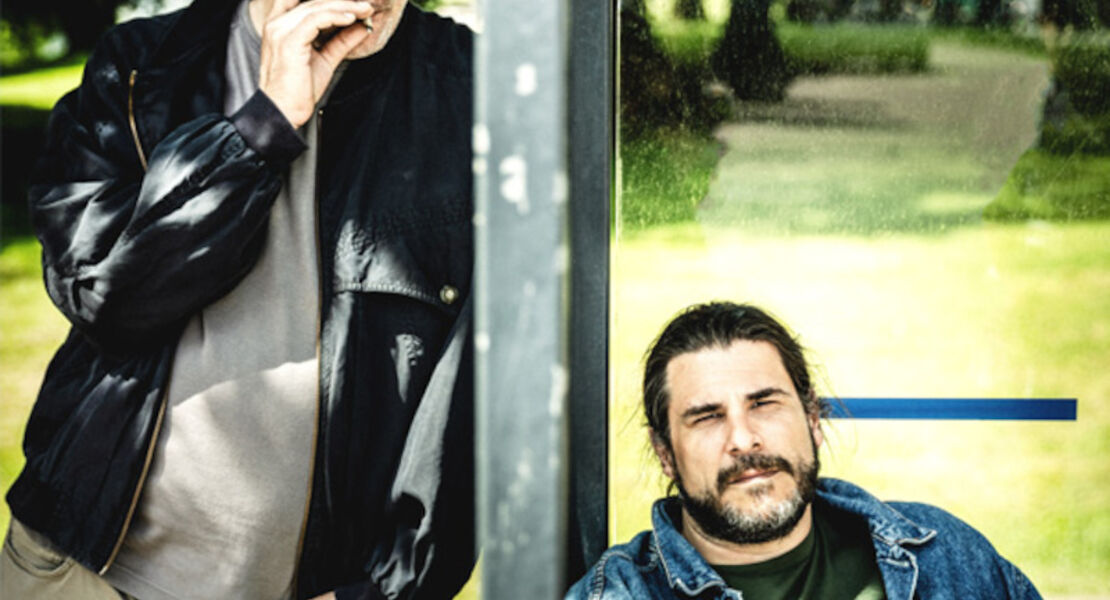warten-aufn-bus-von-oliver-bukowski