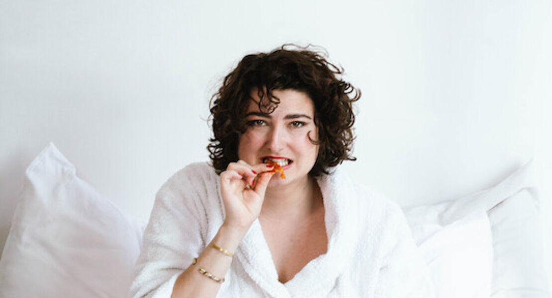 matilde-keizer-mit-lasagne-im-bett