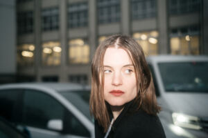 Sophia Kennedy Squeeze Me live