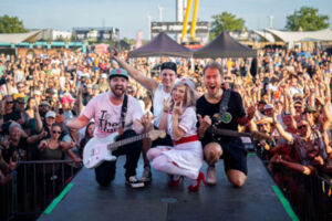 Blink-182 Tribute - Support: Avril Lavigne Tribute