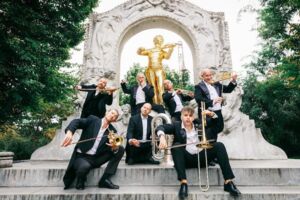 Mnozil Brass - Strau$$ - Ein Tänzchen zwischen den Stühlen