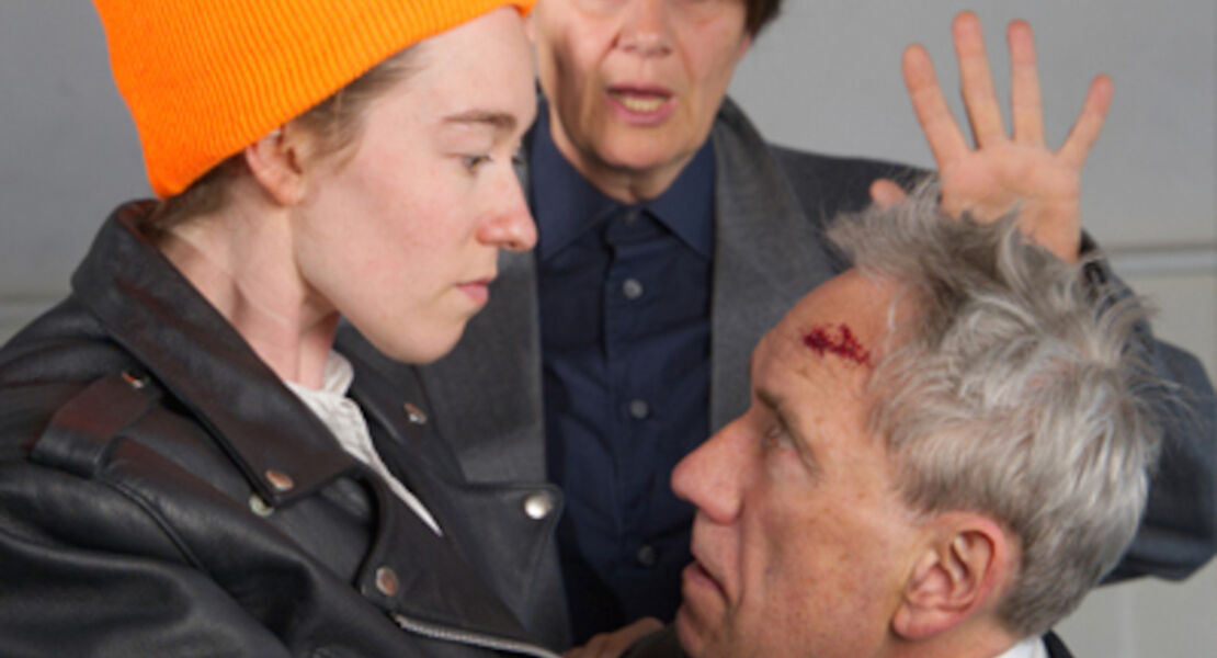 der-zerbrochne-krug-eine-komodie-fur-drei