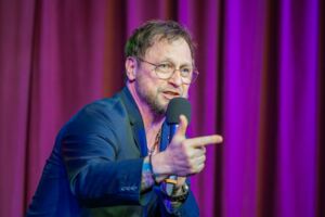 Man kann Pointen nur vergessen, wenn man viele hat - Premiere