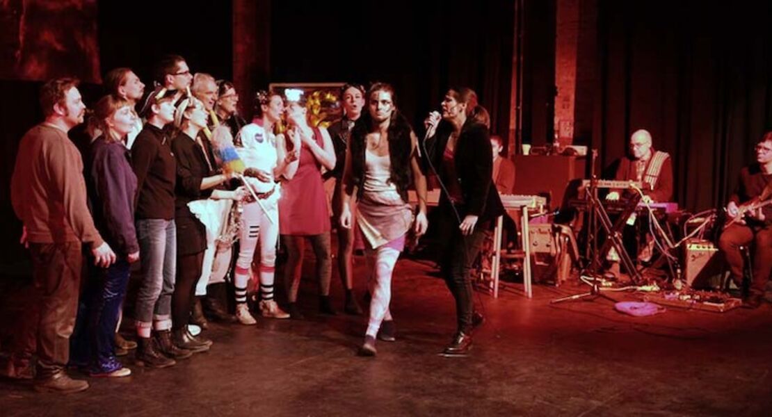 die-matschbirnen-fast-forward-theatre-10-stunden-impro-marathon-flucht-von-der-gefangnisinsel-all-in