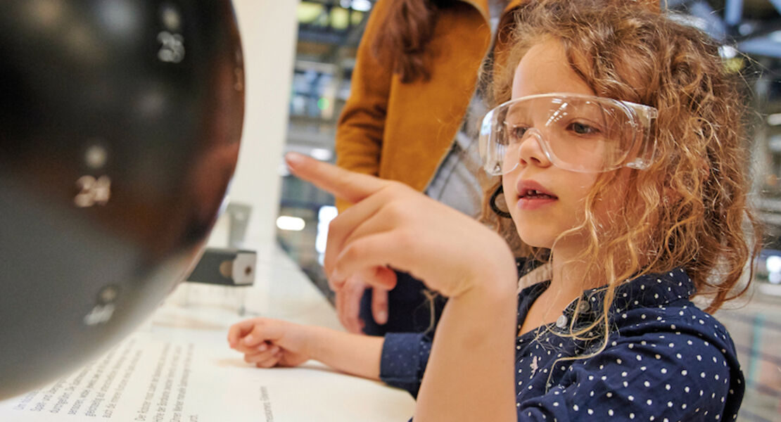 stars-for-kids-einblicke-in-das-mercedes-benz-werk-ein-tag-bei-mercedes-benz-in-sindelfingen