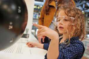 Stars for Kids: Einblicke in das Mercedes-Benz Werk - Ein Tag bei Mercedes-Benz in Sindelfingen