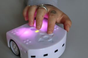 Mercedes-Benz Kinderferienprogramm - Thymio-Roboter für Neulinge - in Zusammenarbeit mit dem ZKM