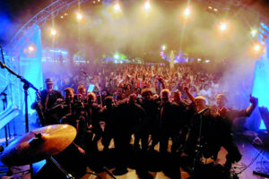Salsa Party mit Caballo Negro